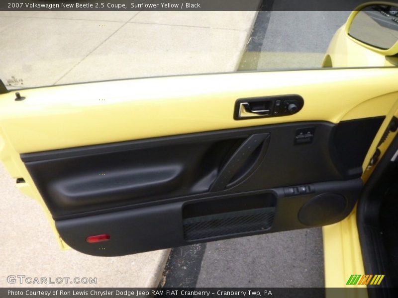 Sunflower Yellow / Black 2007 Volkswagen New Beetle 2.5 Coupe
