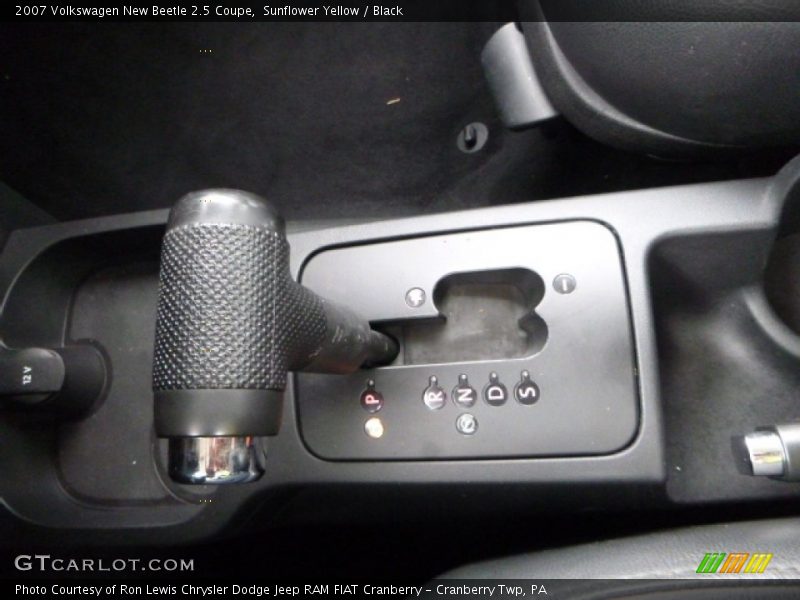 Sunflower Yellow / Black 2007 Volkswagen New Beetle 2.5 Coupe