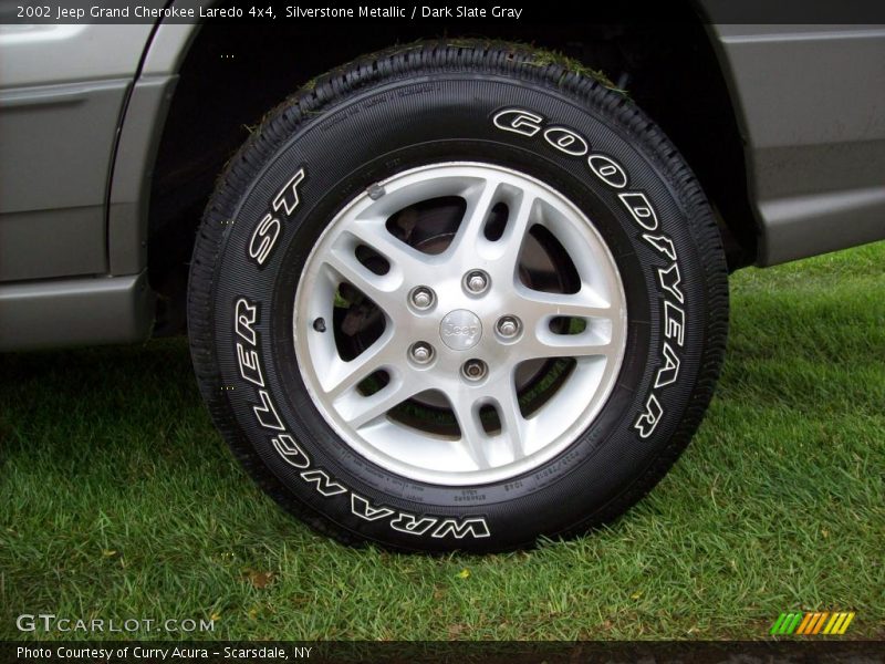 Silverstone Metallic / Dark Slate Gray 2002 Jeep Grand Cherokee Laredo 4x4