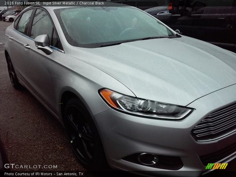 Ingot Silver Metallic / Charcoal Black 2016 Ford Fusion SE