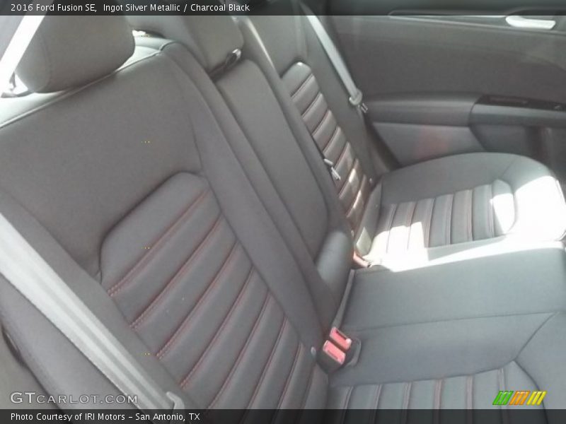 Ingot Silver Metallic / Charcoal Black 2016 Ford Fusion SE