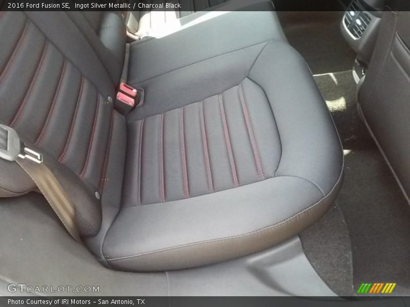 Ingot Silver Metallic / Charcoal Black 2016 Ford Fusion SE