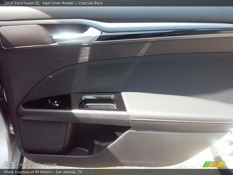 Ingot Silver Metallic / Charcoal Black 2016 Ford Fusion SE