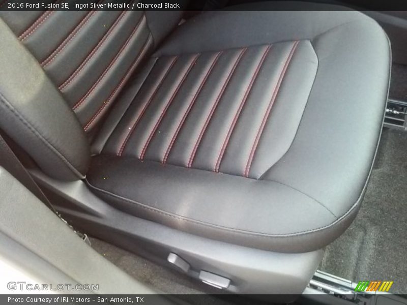 Ingot Silver Metallic / Charcoal Black 2016 Ford Fusion SE