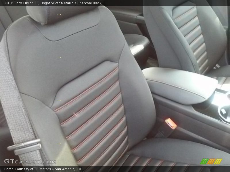 Ingot Silver Metallic / Charcoal Black 2016 Ford Fusion SE