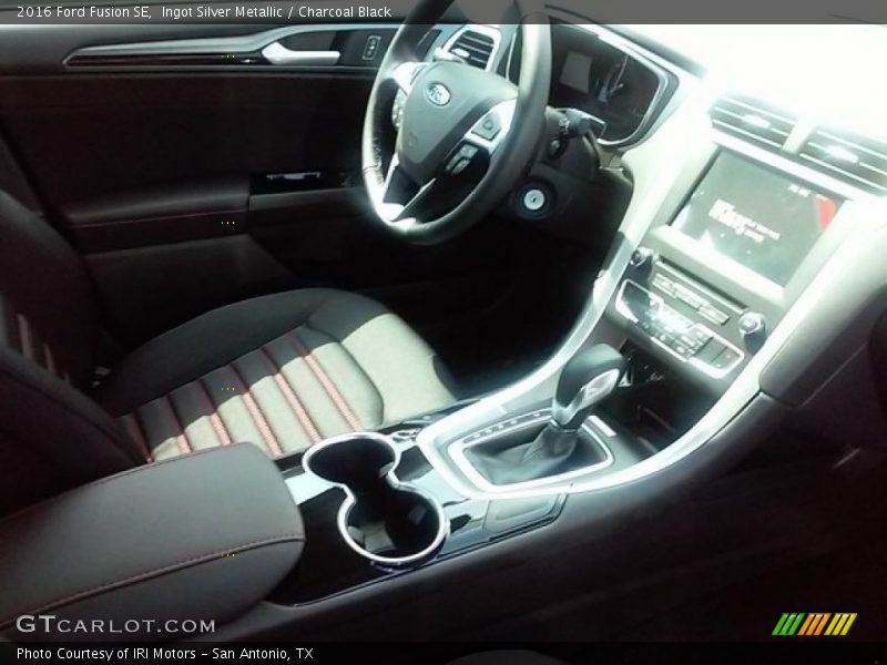 Ingot Silver Metallic / Charcoal Black 2016 Ford Fusion SE