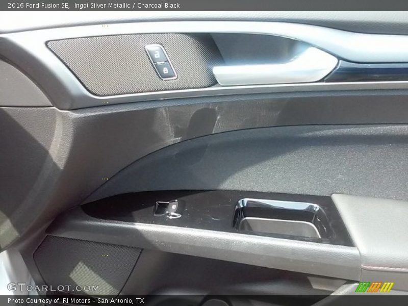 Ingot Silver Metallic / Charcoal Black 2016 Ford Fusion SE