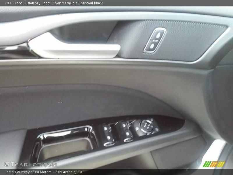 Ingot Silver Metallic / Charcoal Black 2016 Ford Fusion SE