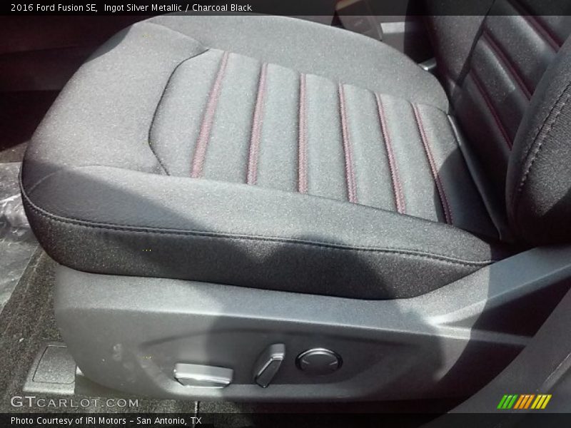 Ingot Silver Metallic / Charcoal Black 2016 Ford Fusion SE