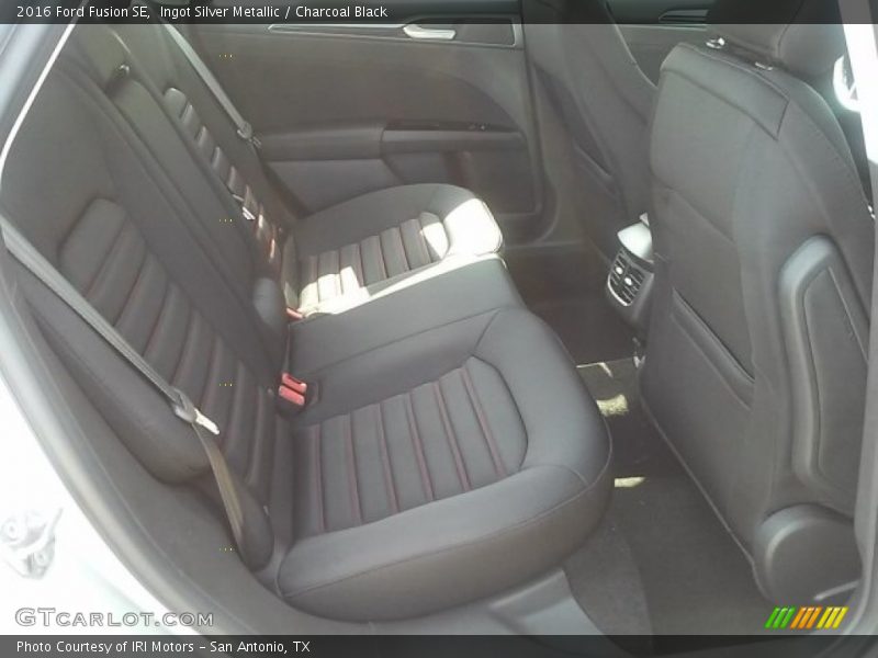 Ingot Silver Metallic / Charcoal Black 2016 Ford Fusion SE