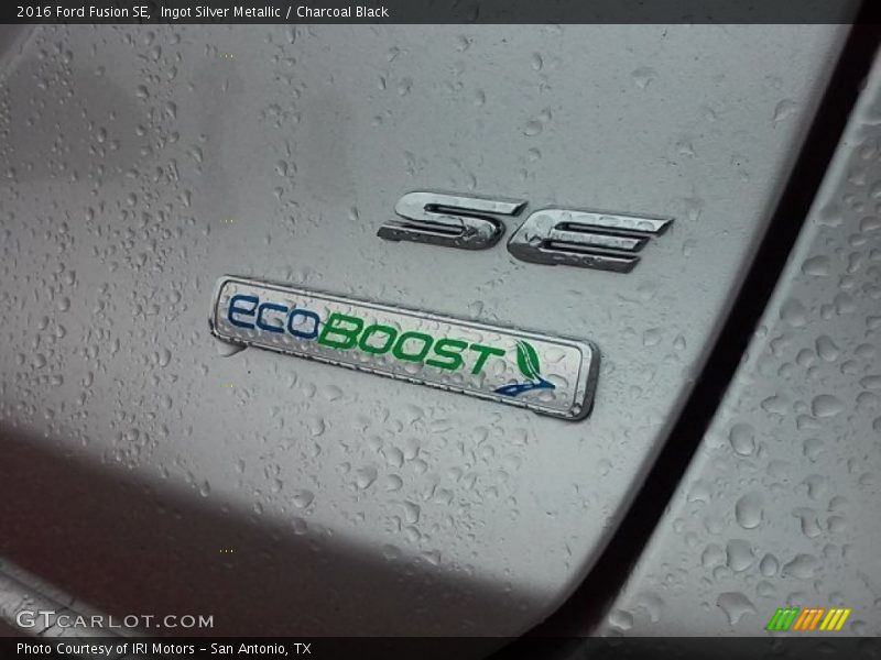 Ingot Silver Metallic / Charcoal Black 2016 Ford Fusion SE