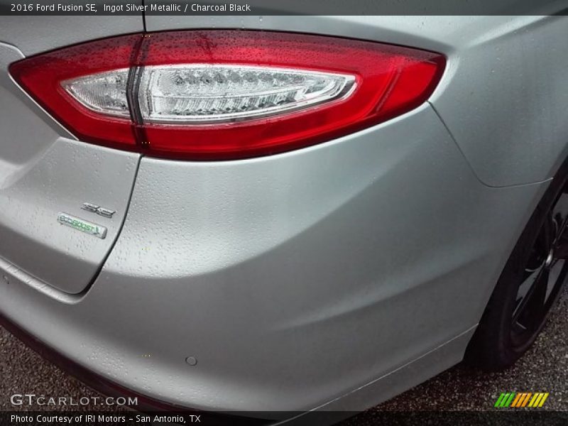 Ingot Silver Metallic / Charcoal Black 2016 Ford Fusion SE