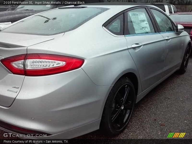 Ingot Silver Metallic / Charcoal Black 2016 Ford Fusion SE