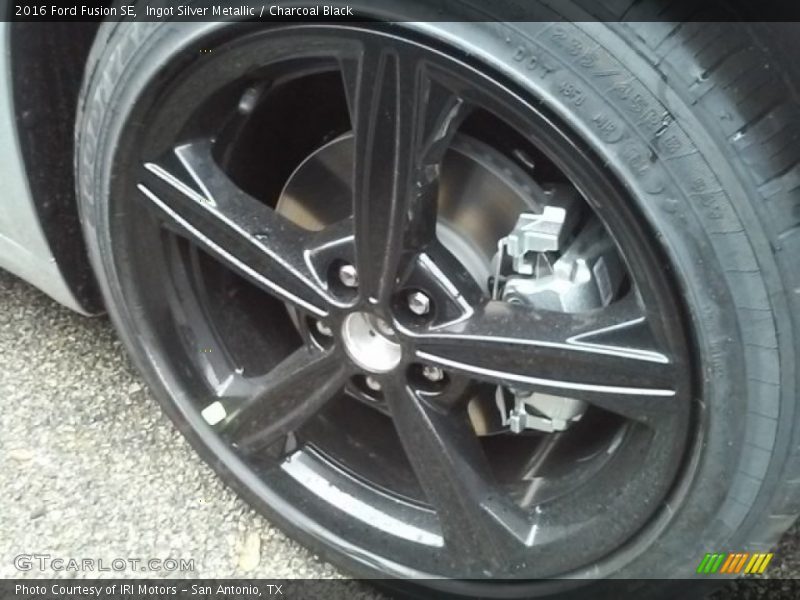 Ingot Silver Metallic / Charcoal Black 2016 Ford Fusion SE