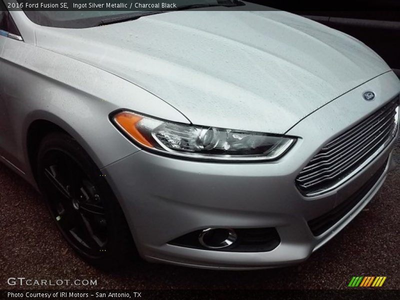 Ingot Silver Metallic / Charcoal Black 2016 Ford Fusion SE