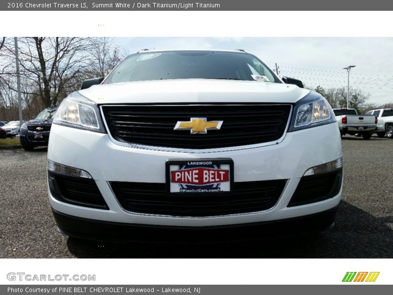 Summit White / Dark Titanium/Light Titanium 2016 Chevrolet Traverse LS