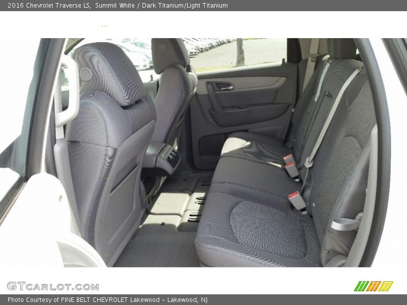 Summit White / Dark Titanium/Light Titanium 2016 Chevrolet Traverse LS