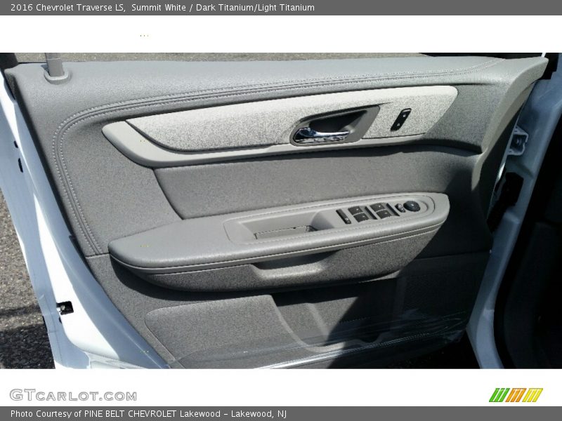 Summit White / Dark Titanium/Light Titanium 2016 Chevrolet Traverse LS