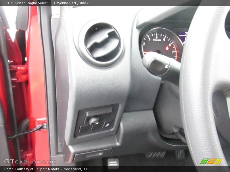 Cayenne Red / Black 2015 Nissan Rogue Select S