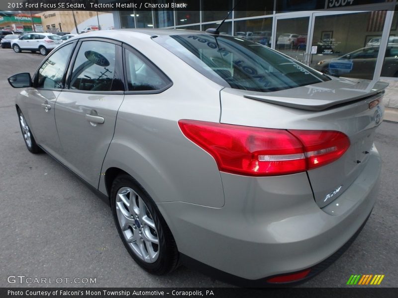 Tectonic Metallic / Charcoal Black 2015 Ford Focus SE Sedan
