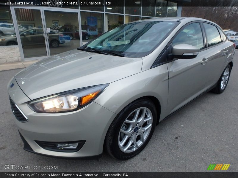 Tectonic Metallic / Charcoal Black 2015 Ford Focus SE Sedan