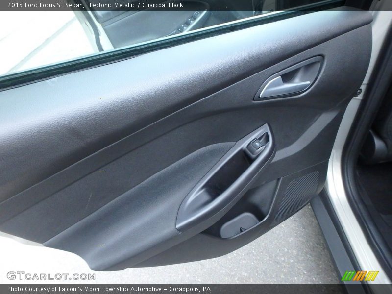Tectonic Metallic / Charcoal Black 2015 Ford Focus SE Sedan