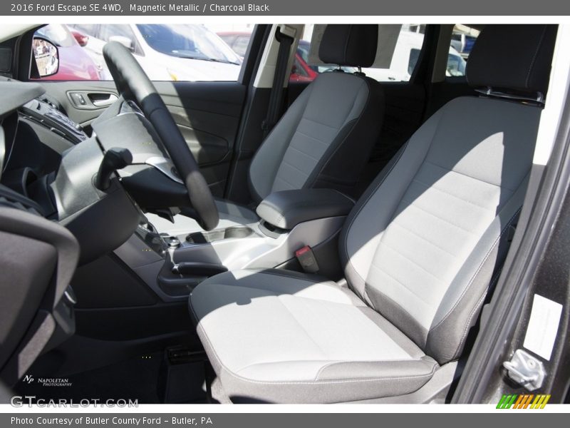 Magnetic Metallic / Charcoal Black 2016 Ford Escape SE 4WD