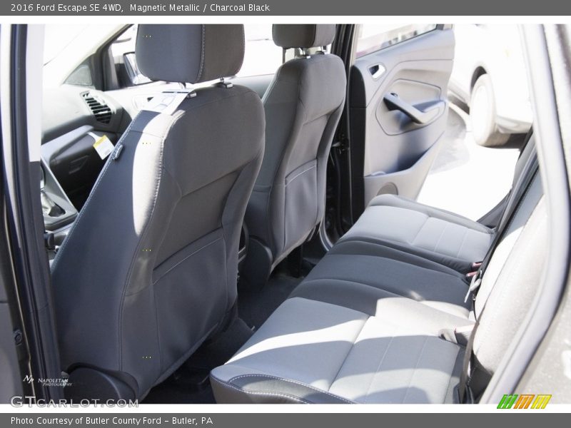 Magnetic Metallic / Charcoal Black 2016 Ford Escape SE 4WD