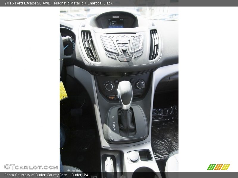 Magnetic Metallic / Charcoal Black 2016 Ford Escape SE 4WD