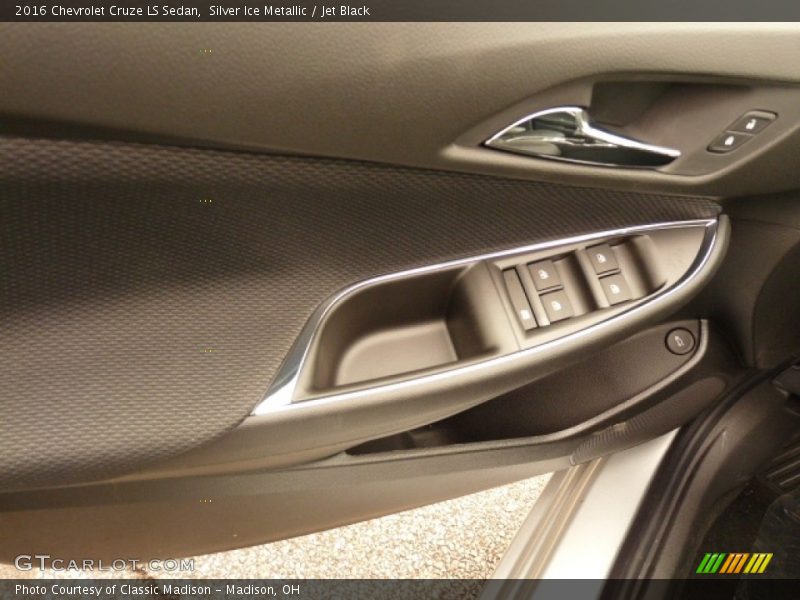 Silver Ice Metallic / Jet Black 2016 Chevrolet Cruze LS Sedan