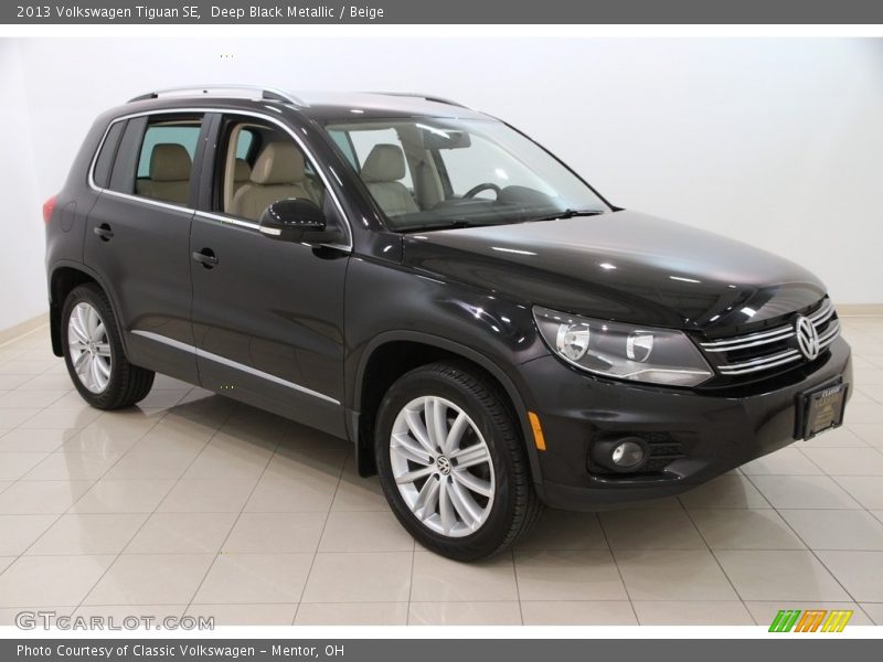 Deep Black Metallic / Beige 2013 Volkswagen Tiguan SE