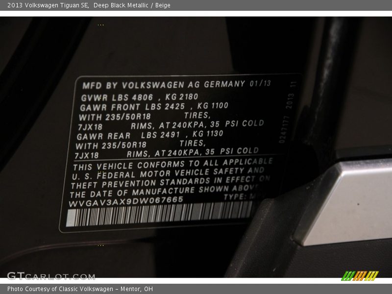 Deep Black Metallic / Beige 2013 Volkswagen Tiguan SE