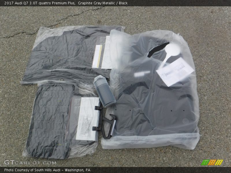 Graphite Gray Metallic / Black 2017 Audi Q7 3.0T quattro Premium Plus