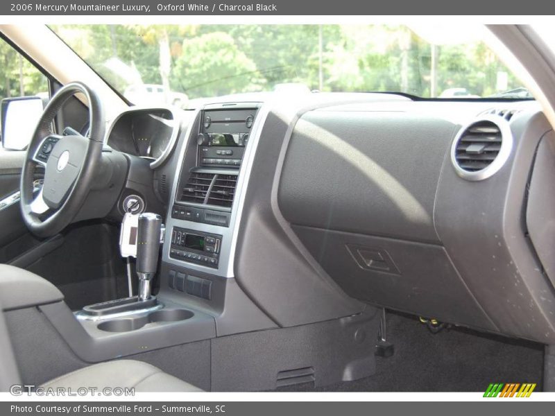 Oxford White / Charcoal Black 2006 Mercury Mountaineer Luxury
