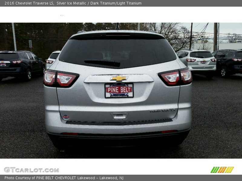 Silver Ice Metallic / Dark Titanium/Light Titanium 2016 Chevrolet Traverse LS