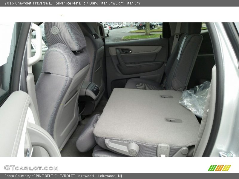 Silver Ice Metallic / Dark Titanium/Light Titanium 2016 Chevrolet Traverse LS