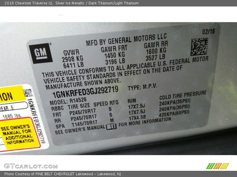 Silver Ice Metallic / Dark Titanium/Light Titanium 2016 Chevrolet Traverse LS
