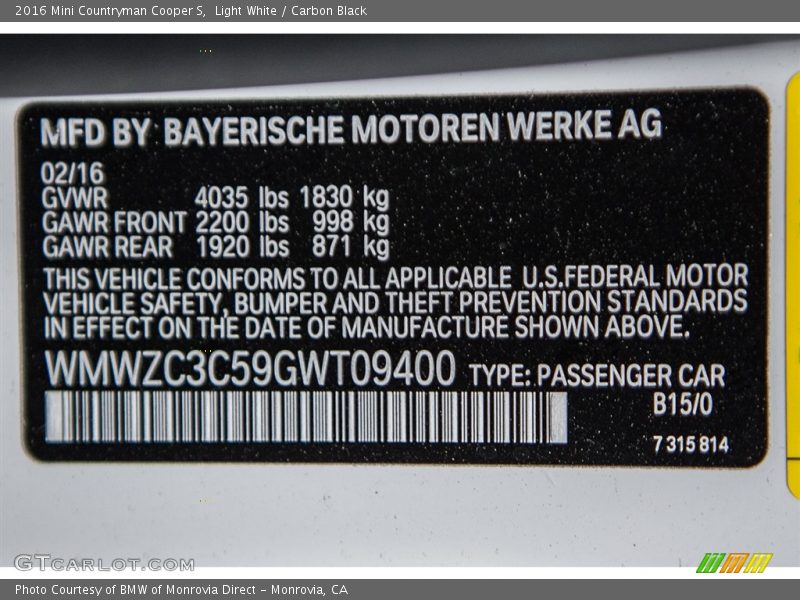Light White / Carbon Black 2016 Mini Countryman Cooper S