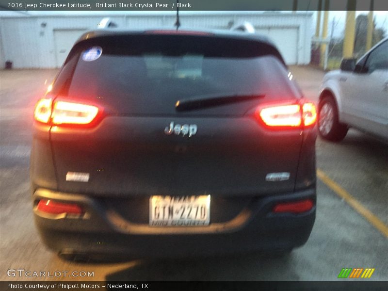 Brilliant Black Crystal Pearl / Black 2016 Jeep Cherokee Latitude
