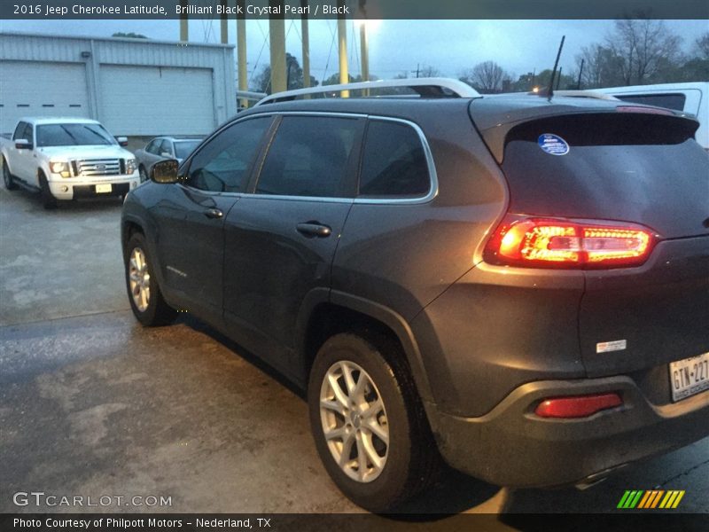 Brilliant Black Crystal Pearl / Black 2016 Jeep Cherokee Latitude