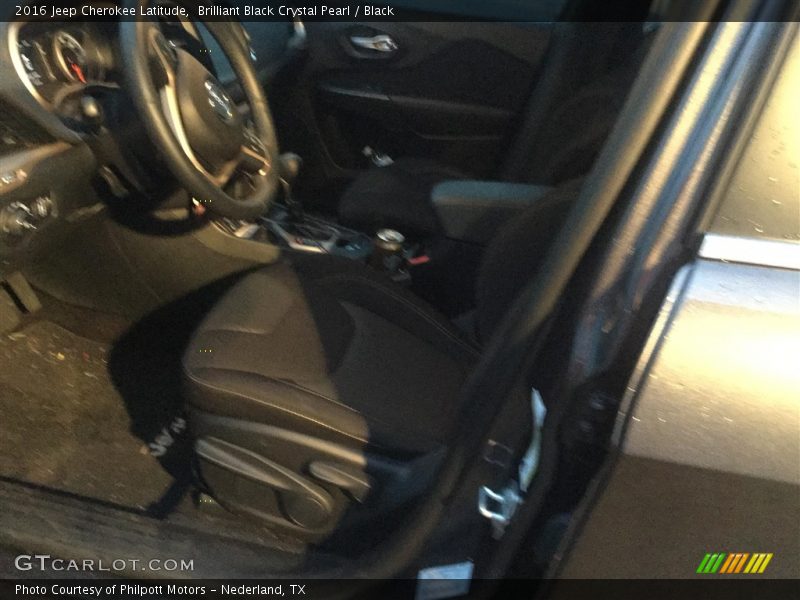 Brilliant Black Crystal Pearl / Black 2016 Jeep Cherokee Latitude