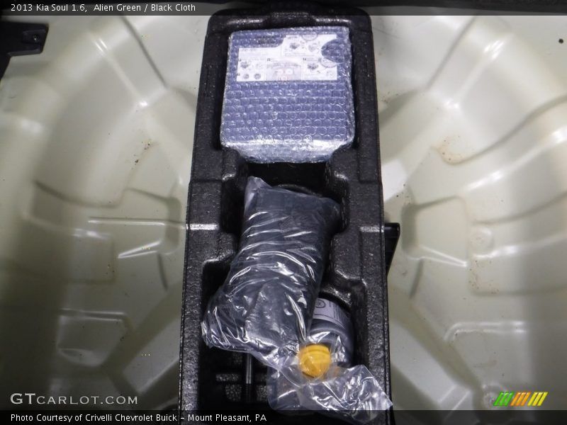 Alien Green / Black Cloth 2013 Kia Soul 1.6