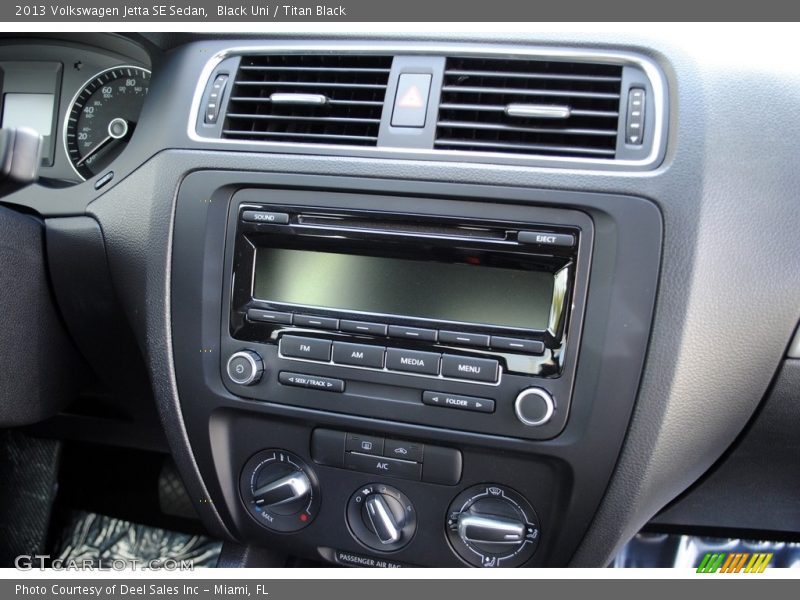 Black Uni / Titan Black 2013 Volkswagen Jetta SE Sedan