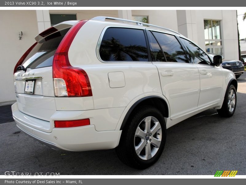Ice White / Beige 2013 Volvo XC90 3.2