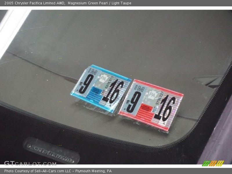 Magnesium Green Pearl / Light Taupe 2005 Chrysler Pacifica Limited AWD