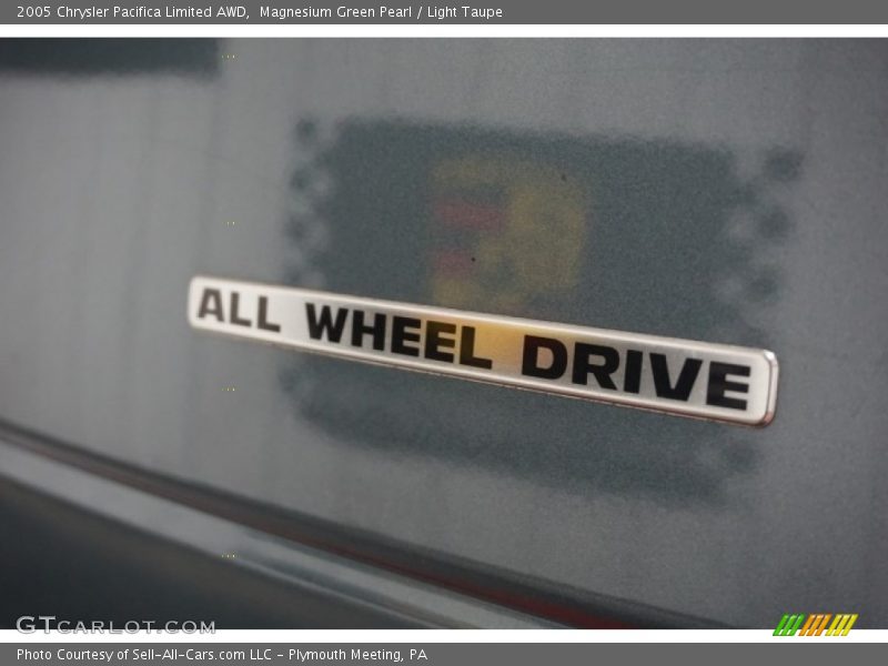 Magnesium Green Pearl / Light Taupe 2005 Chrysler Pacifica Limited AWD