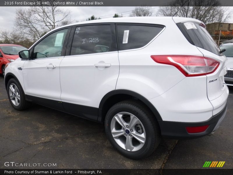 Oxford White / Charcoal Black 2016 Ford Escape SE 4WD