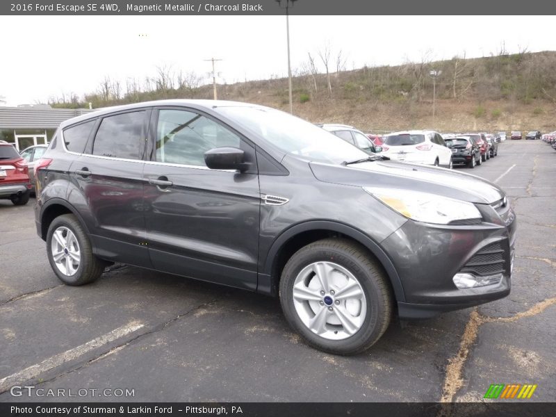 Magnetic Metallic / Charcoal Black 2016 Ford Escape SE 4WD