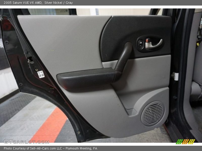 Silver Nickel / Gray 2005 Saturn VUE V6 AWD