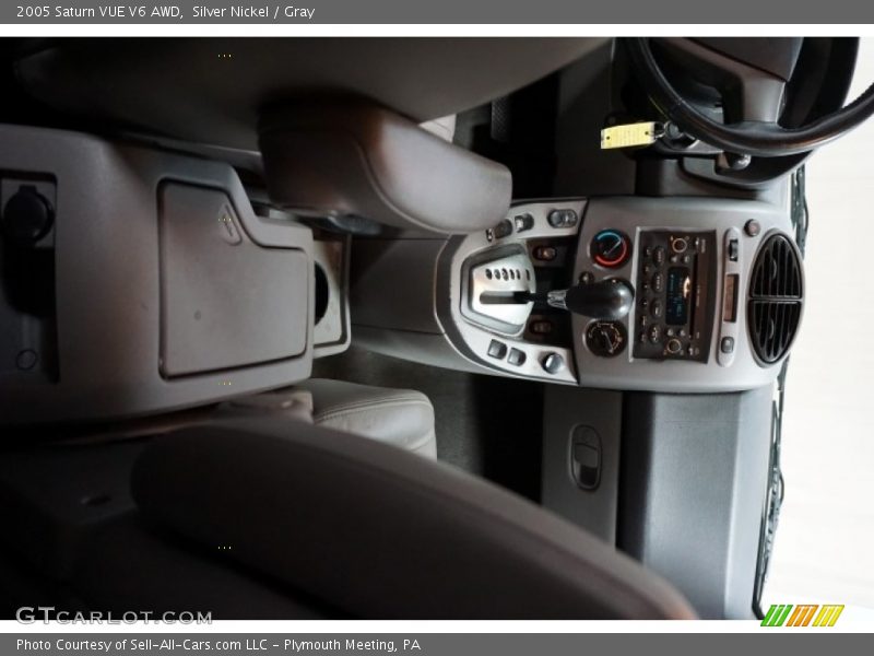 Silver Nickel / Gray 2005 Saturn VUE V6 AWD
